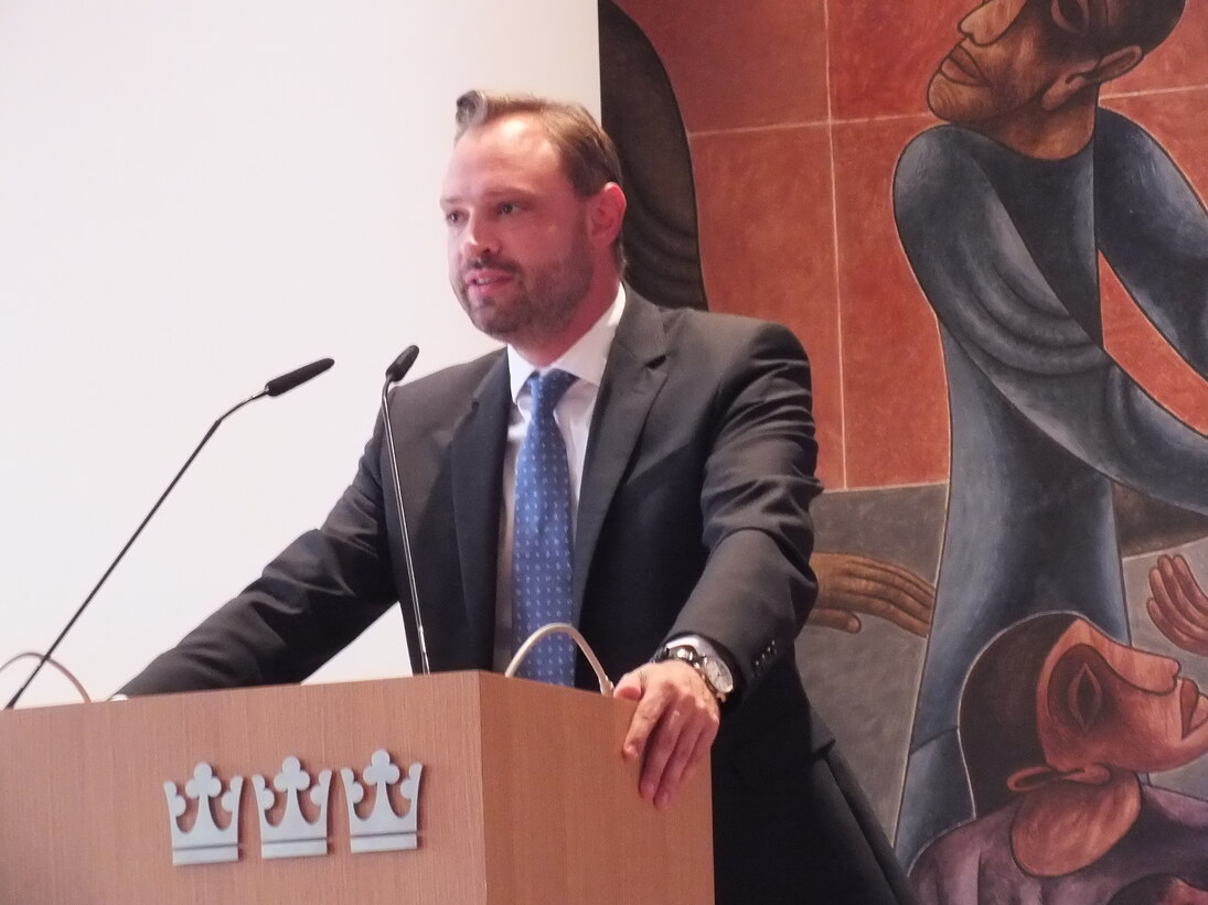 der Vorsitzende des LJHA, Herr Dierks, am Rednerpult