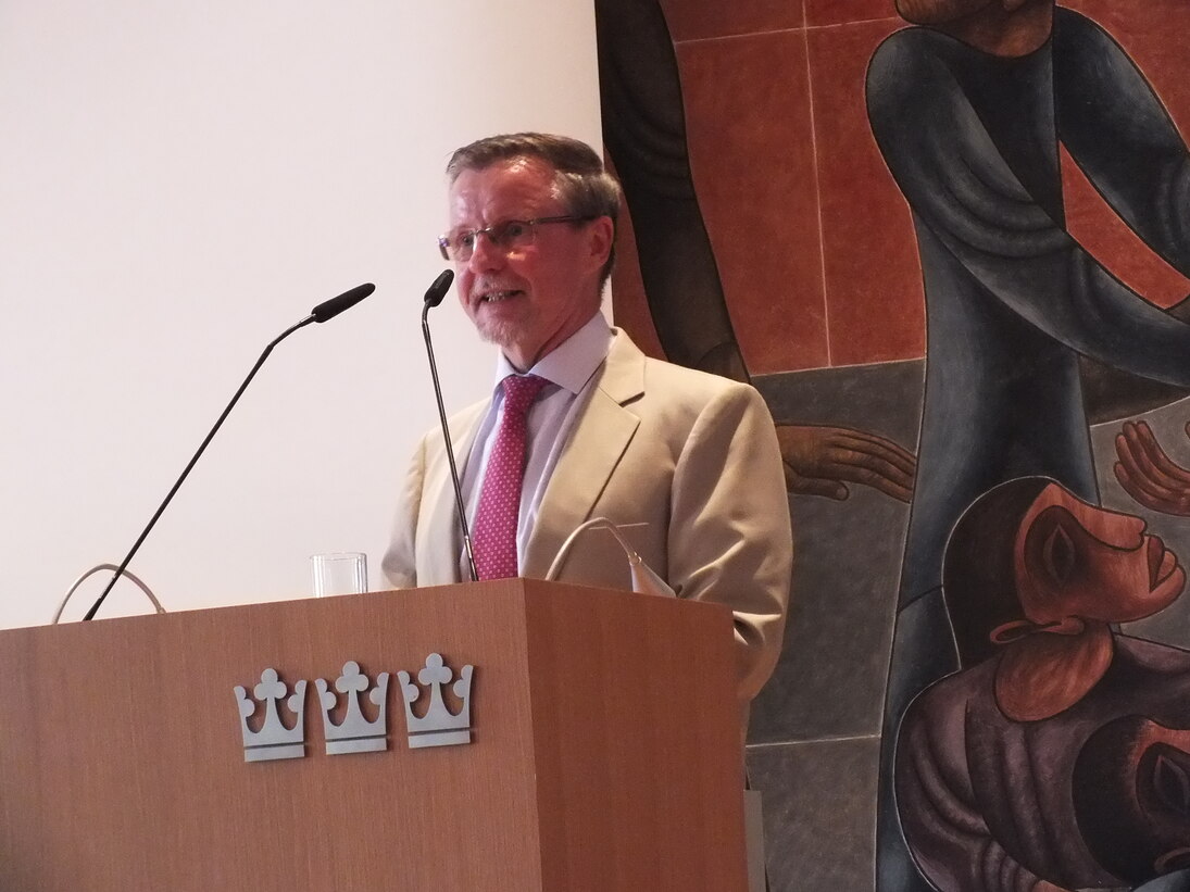 Herr Früh beim Grußwort am Rednerpult