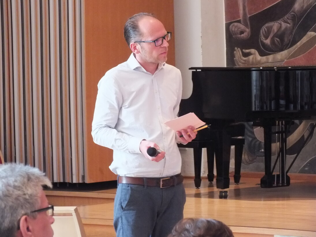 Moderator, Herr Glaser, in Aktion