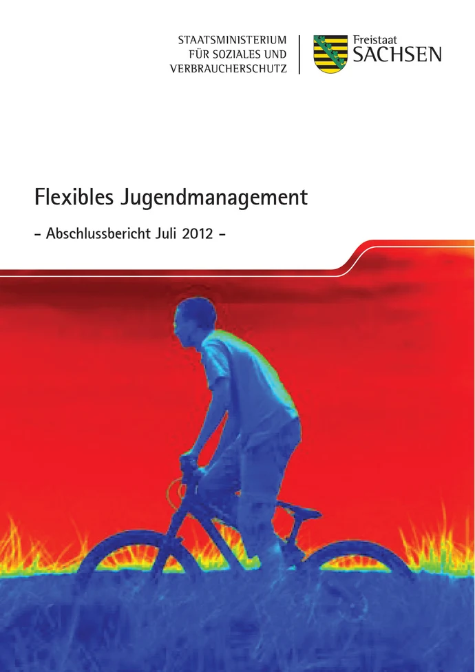 ein Junge fährt auf dem Fahrrad
